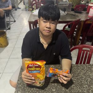 Bột thính gạo và bột canh Quảng Châu giúp tạo hương thơm, vị đậm đà cho nước dùng bún chả. Tìm hiểu cách sử dụng và đặt mua sản phẩm.